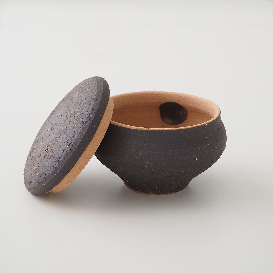 塩壷/黒 | acne.pottery.studio | 糸島くらし×ここのき 公式通販サイト