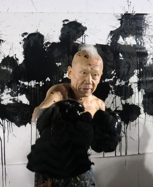 現代芸術家・篠原有司男がボクシング・ペインティングを生披露 : 映画