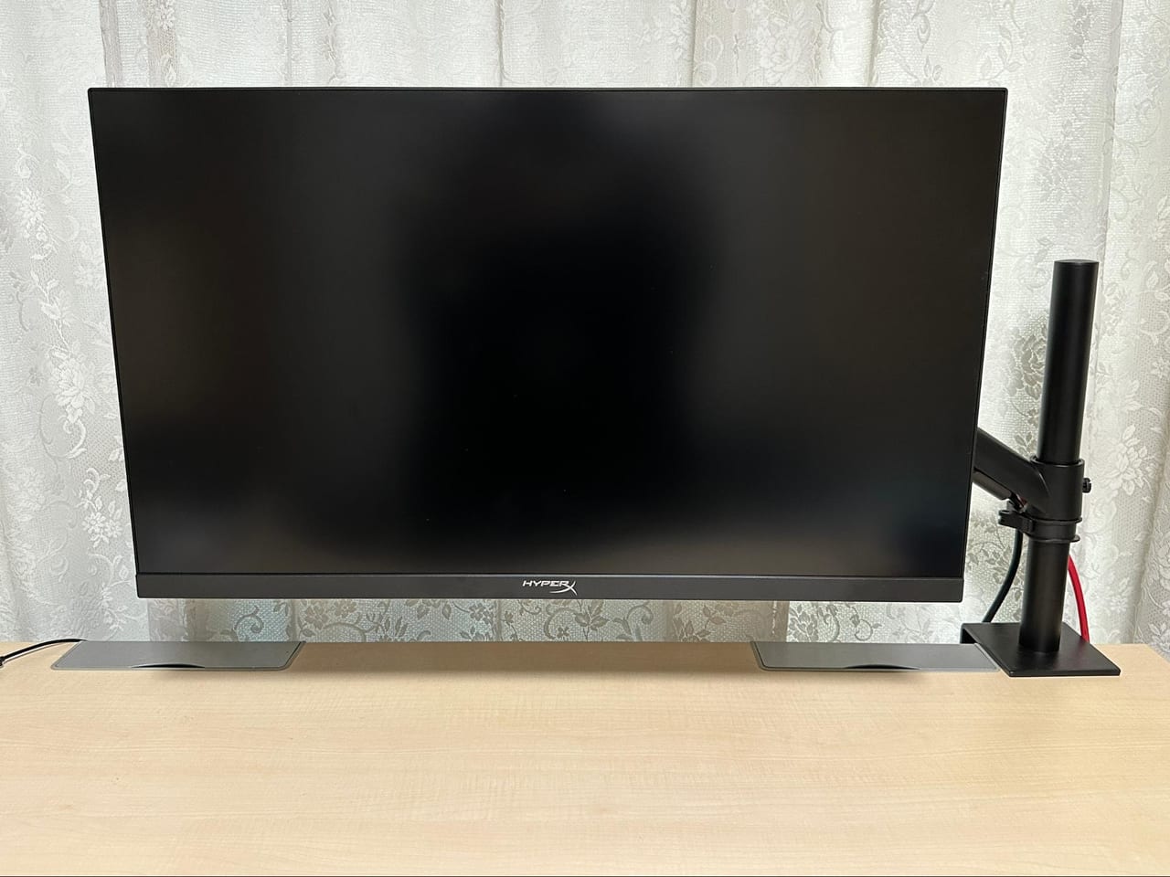 モニターアーム付属のゲーミングモニター「Armada 27」からモニター