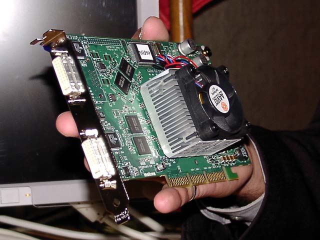 Matrox、世界初512bit GPU「Parhelia-512」を発表