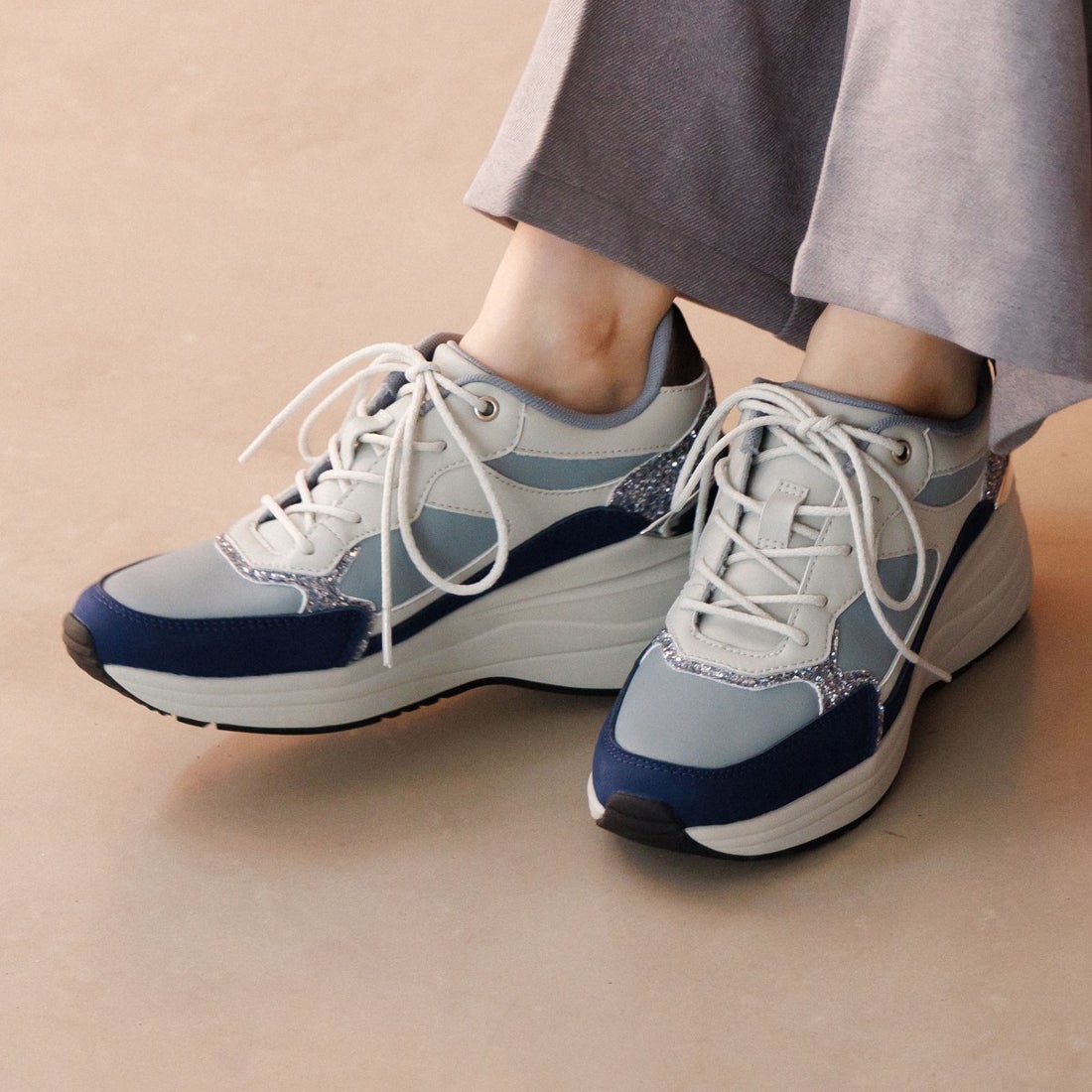 ヒミコ 卑弥呼 【HIMIKO Lite】美脚ヒールアップスニーカー/657106