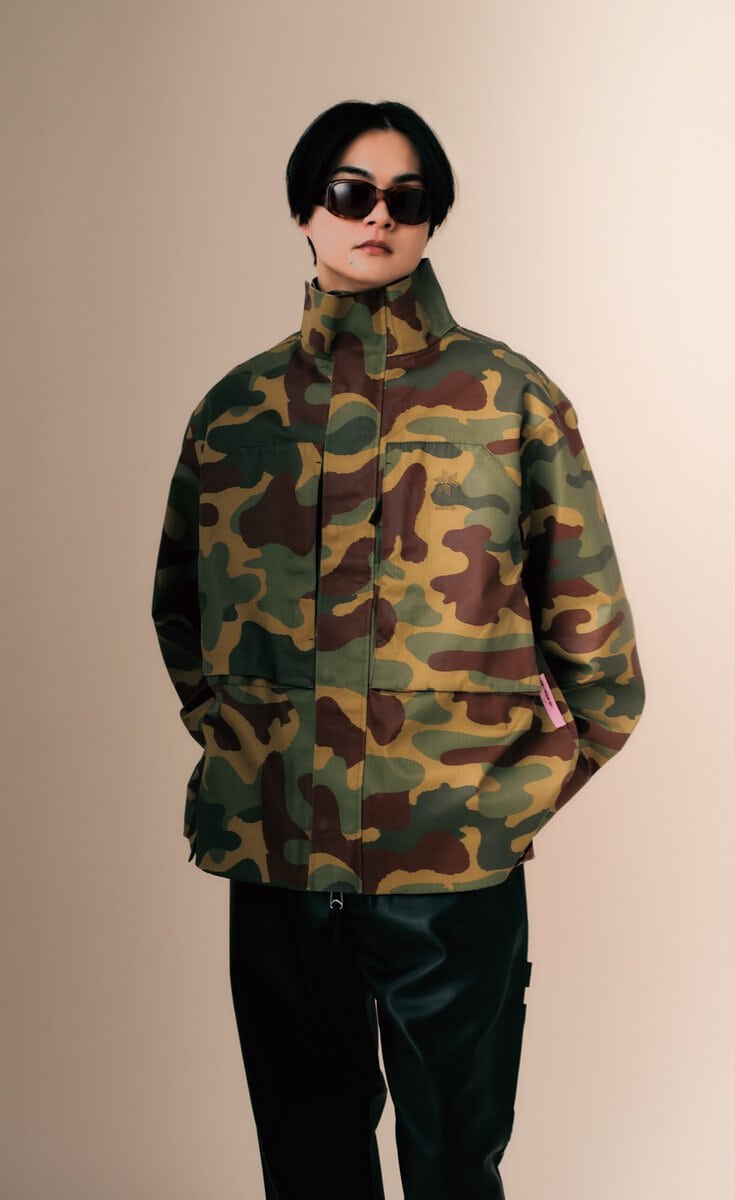 この春、最注目の迷彩柄アウター」結木滉星が魅せるモダン×ハイテクの