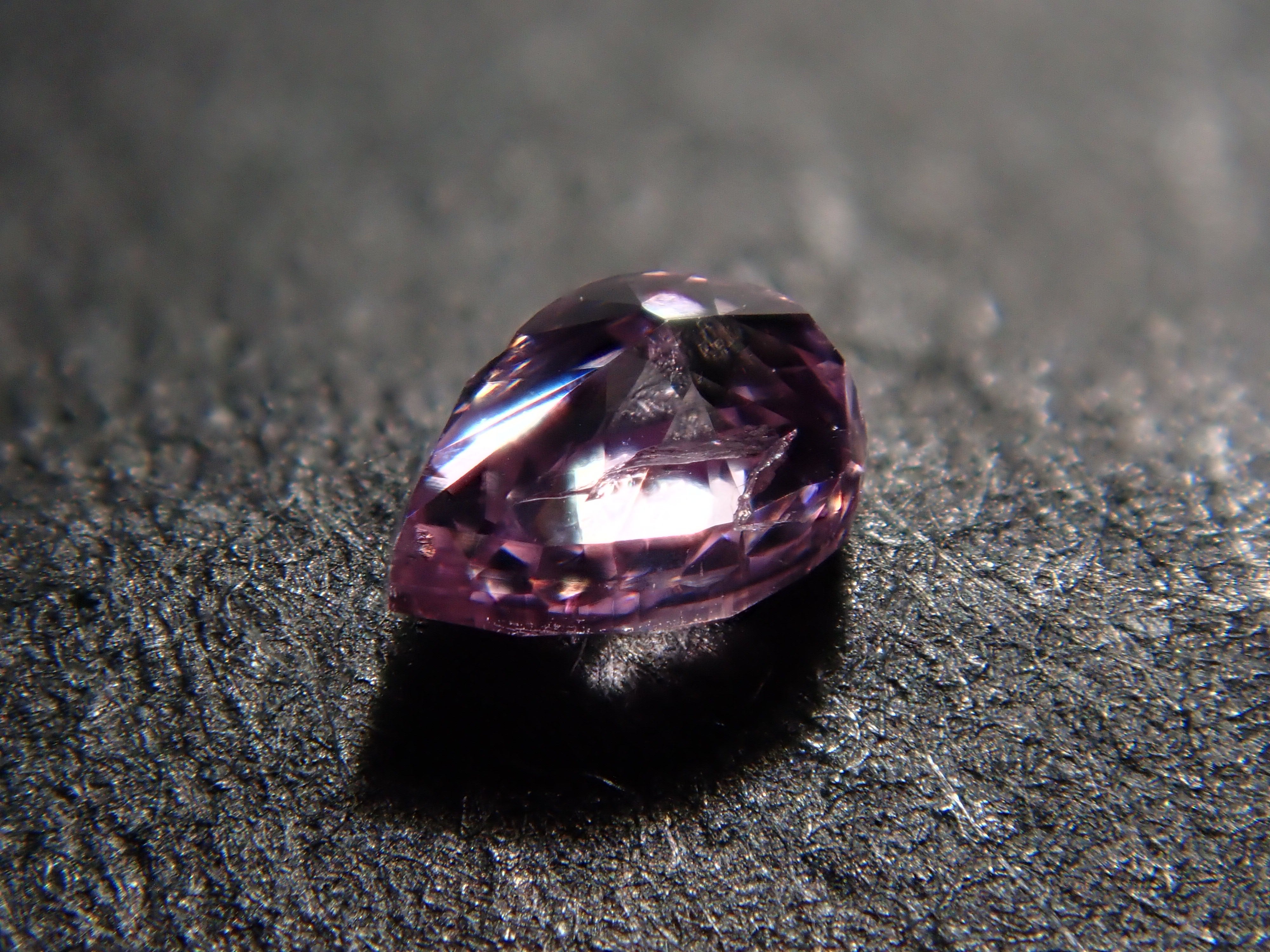 パープルダイヤモンド 0.070ctルース(FANCY VIVID PINK PURPLE, I-1)