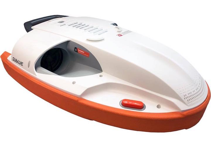 バタ足しなくても進むぞ！電動ビート板で水遊びがもっと楽しくなる