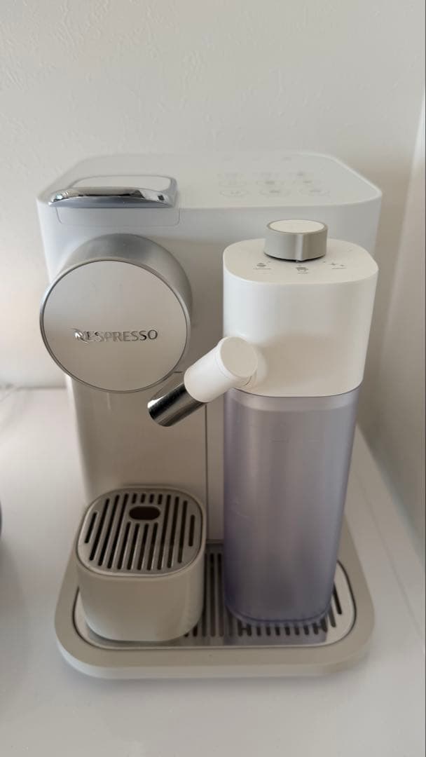 【美品】ネスプレッソ グランラティシマ F531 コーヒーメーカー ホワイト レンタル] ネスプレッソ「グラン ラティシマ」 フレッシュ