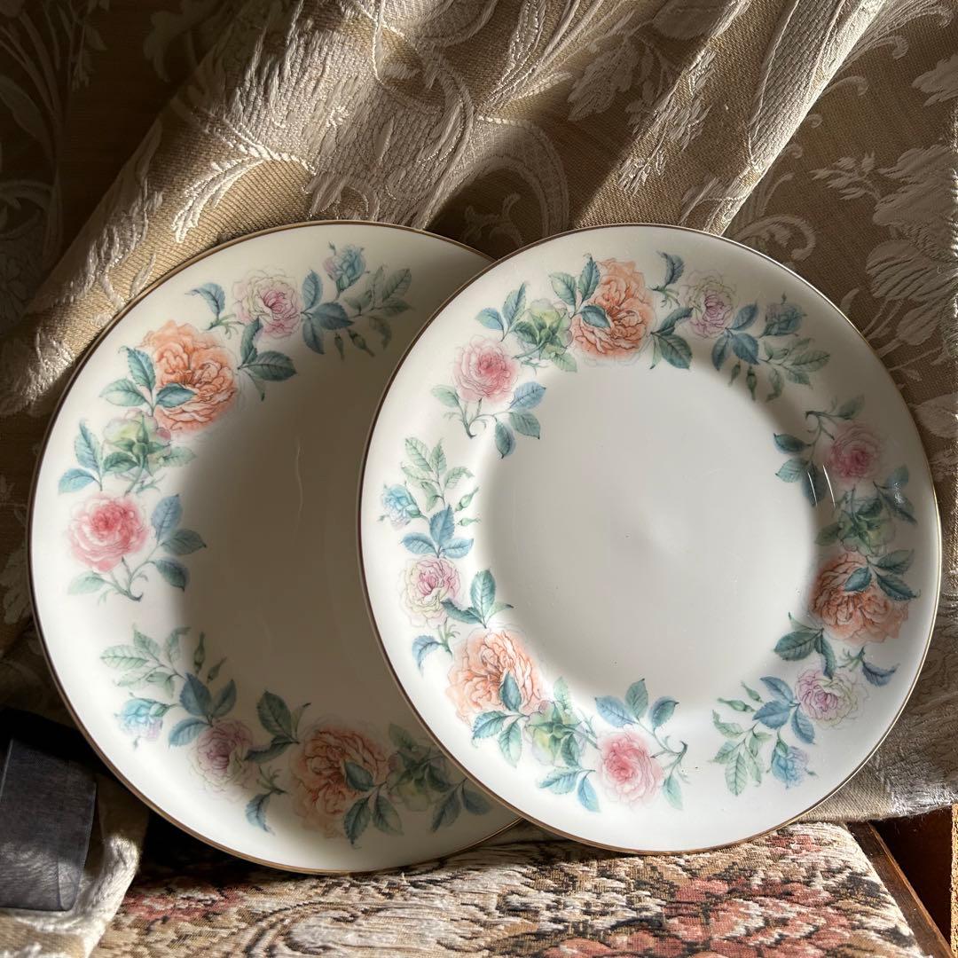  MistRose ──静かな英国の春を閉じ込めたプレート 2枚