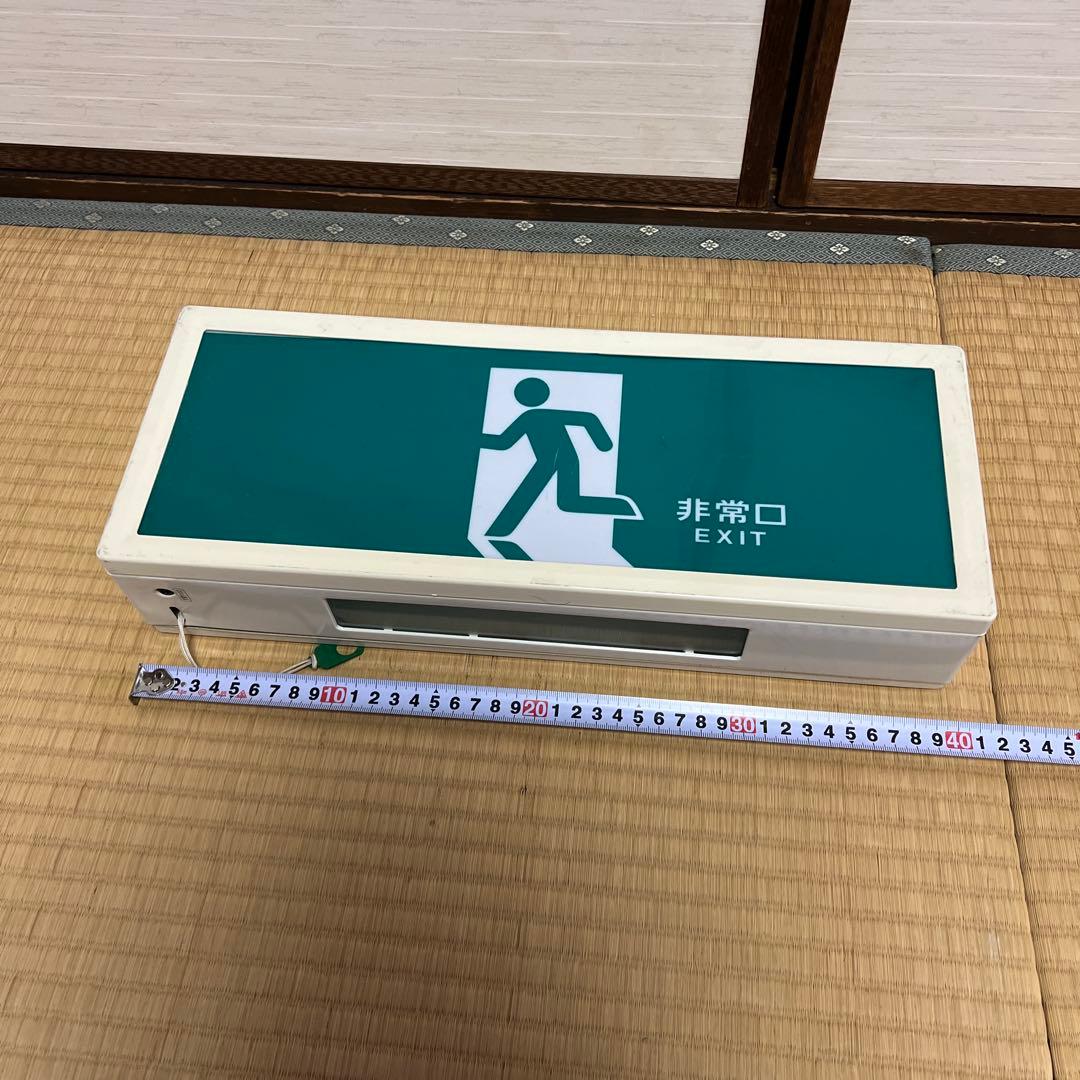 東芝 非常口誘導灯 非常口 昭和レトロ FKB-1105 - メルカリ