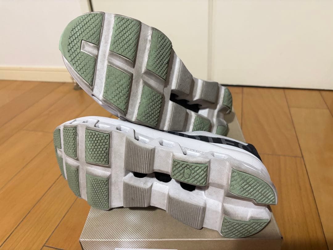 on cloud monster モンスター　ペールグレー　27.5cm