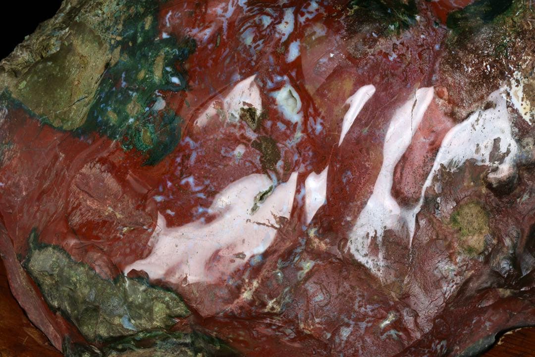 越*ニ様 【希少・美石】佐渡 五色石 水石 原石 鑑賞石 台座付 44.6kg