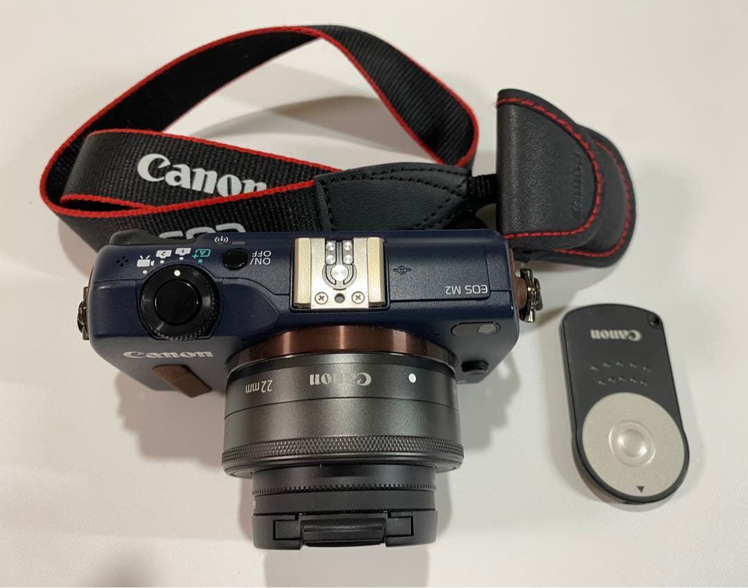美品。Canon EOS M2 トリプルレンズキット - デジタルカメラ