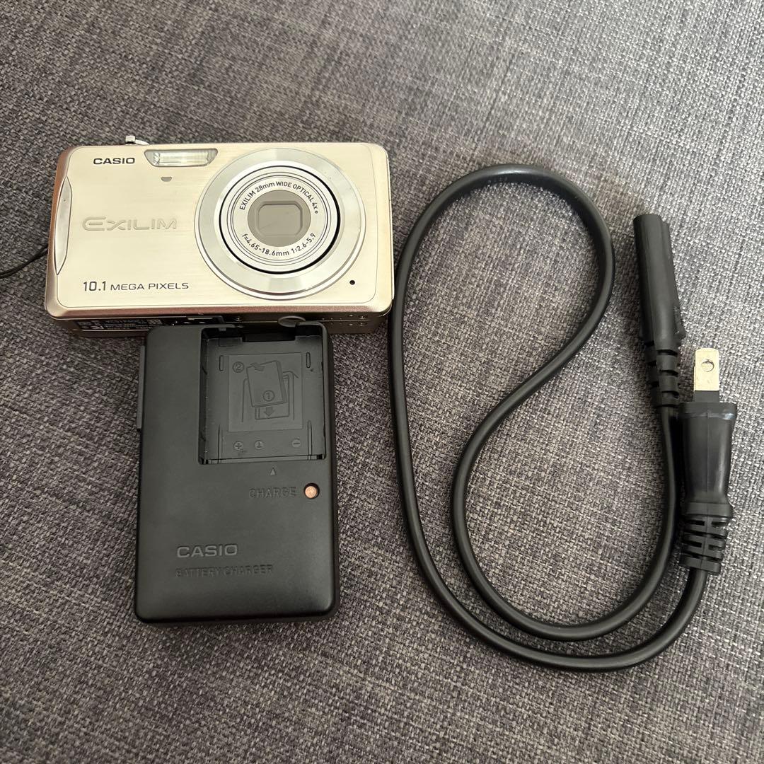 CASIO EXILIM 10.1メガピクセル デジタルカメラ EX-Z270 - メルカリ